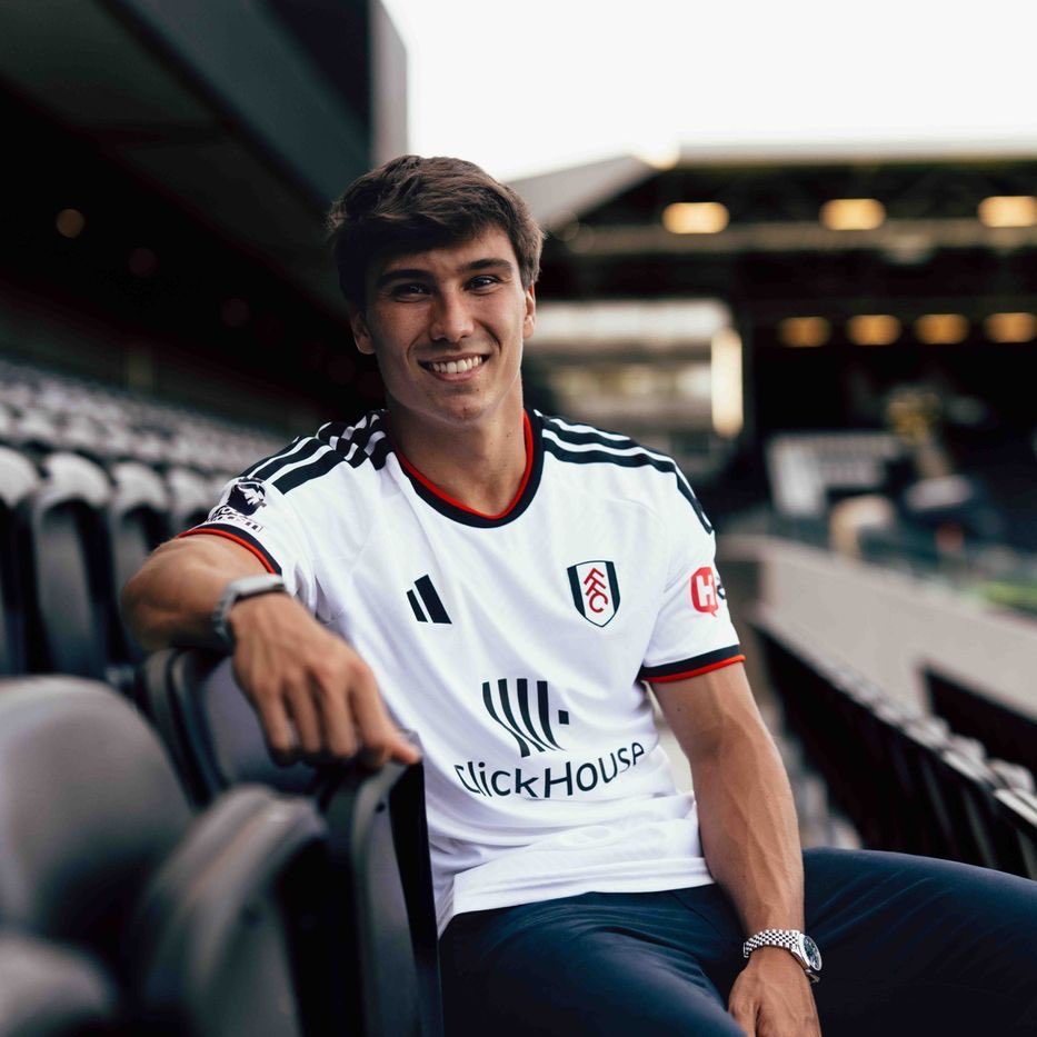 EditionMerengue's tweet photo. Régale toi en Premier League @gonzalo7garcia_. 

Tu mérites de briller 🤍 https://t.co/21FxXbhkuo