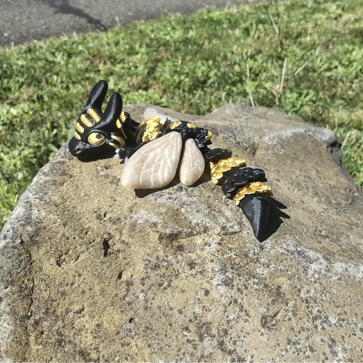 TripleThread3d's tweet photo. Is it a bee? Is it a dragon? It’s a 3D printed Bee Dragon catching some rays! 🐝✨

Printed, assembled, and soaking up the sun. What should I name this little guy? Grab your own fun little friend on our Etsy shop today. 

#3DPrinting #BeeDragon #3DPrintedArt https://t.co/TVxo1ou55B