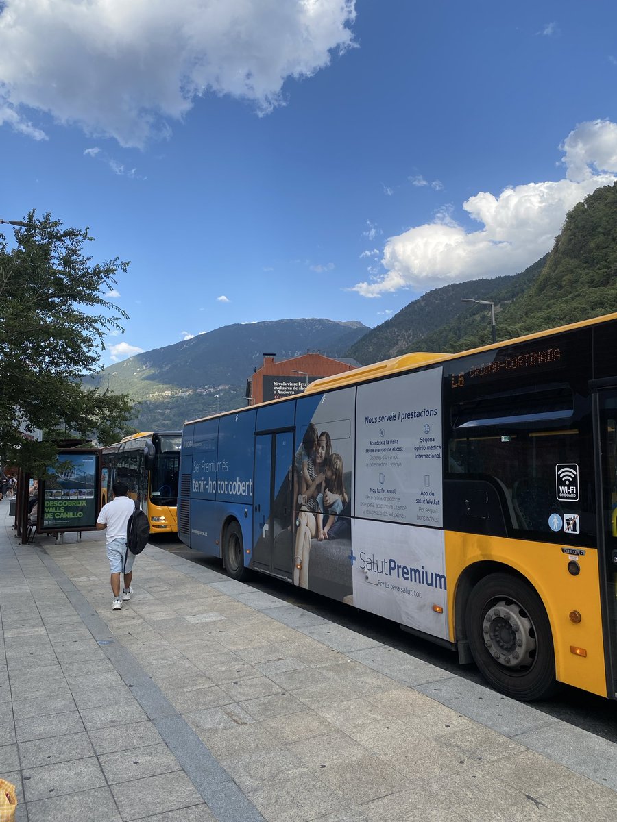 explorememo's tweet photo. アンドララベリャのバスターミナルから川挟んで反対側に市バスL1〜L7乗り場あり。L7に乗ってOrdinoへ。オルディーノ行きはL6かL7で行く。このバスはカード払いできなかった。片道€1.90、お釣り出る。少額持ってると良き！市民らしき人たちはバスカード？でタップして乗ってた🚌アンドラコイン可愛い⭐️ https://t.co/Q9c0E6EGA4