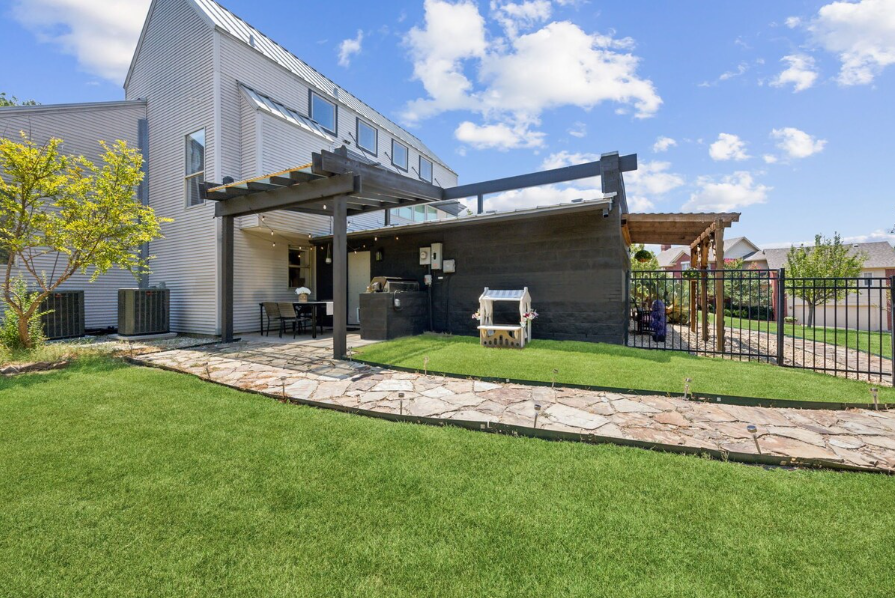 SandyofCthulhu's tweet photo. Doom 2 level 16 includes my house that I was building at the time. This house is NOW AVAILABLE FOR SALE. It is in Rockwall Texas. 

Go on Vrbo and look for "home owned by renowned game designer". https://t.co/oR14jNF5BO