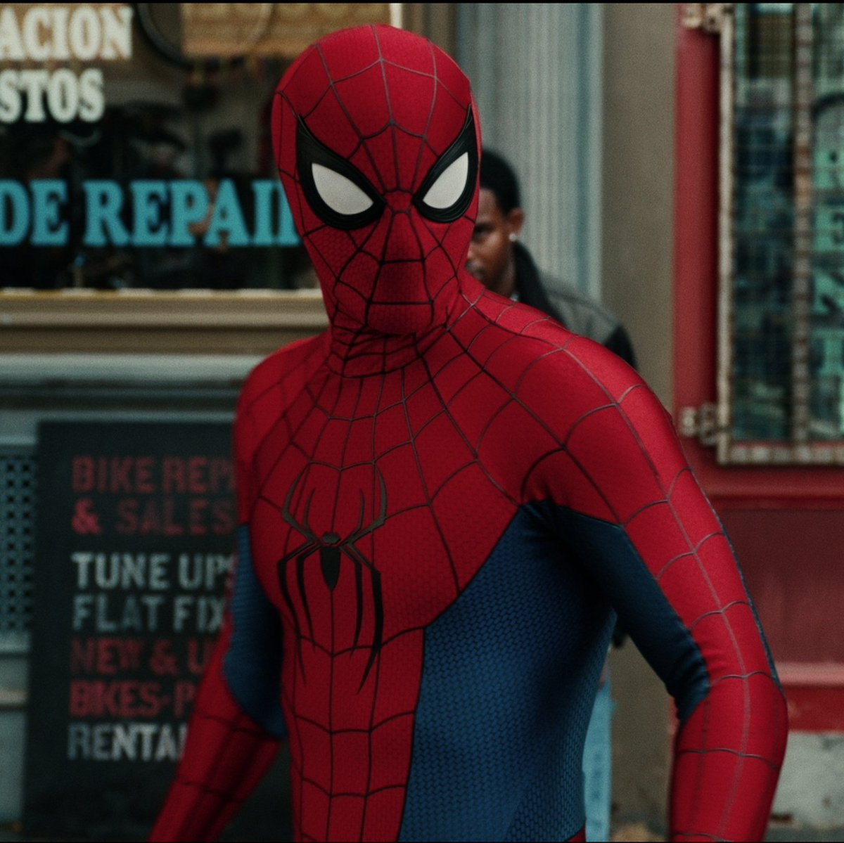 nacaomarvell's tweet photo. Kevin Feige afirmou que não esperava o imenso sucesso de 'SPIDER-MAN: BRAND NEW DAY' é que o filme quebrasse o recorde de estreia de "AVENGERS: ENDGAME" e estreasse com US$ 360 milhões.

“Eu não esperava — por todos os motivos pelos quais acho que ninguém esperava, por causa da COVID, por causa da surra que o cinema levou por tanto tempo. Mas, uma vez que a barra foi elevada, ela poderia ser elevada novamente, certo? O primeiro filme a ultrapassar US$ 100 milhões no fim de semana de estreia foi 'Homem-Aranha' de Sam Raimi. O primeiro a ultrapassar US$ 150 milhões em um fim de semana foi 'Homem-Aranha 3' de Sam Raimi. O primeiro a US$ 200 milhões foi o primeiro 'Vingadores'. E então, claro, o primeiro a US$ 300 milhões foi 'Endgame'. Nós achávamos que as coisas podiam aumentar, mas os últimos cinco ou seis anos não necessariamente pareciam assim. Essa é uma forma prolixa de dizer que eu não esperava que o recorde de 'Endgame' fosse batido, mas eu não poderia estar mais feliz que ele tenha sido batido neste fim de semana passado pelo nosso 38º filme do MCU."