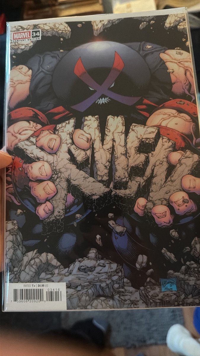 Htepe911's tweet photo. @robsonink finally got my cover. Just got into reading comics and I saw your tweet randomly on my feed and pre order it. This first time I preorder a comic, and it’s awesome ! https://t.co/ml5OjhefU5