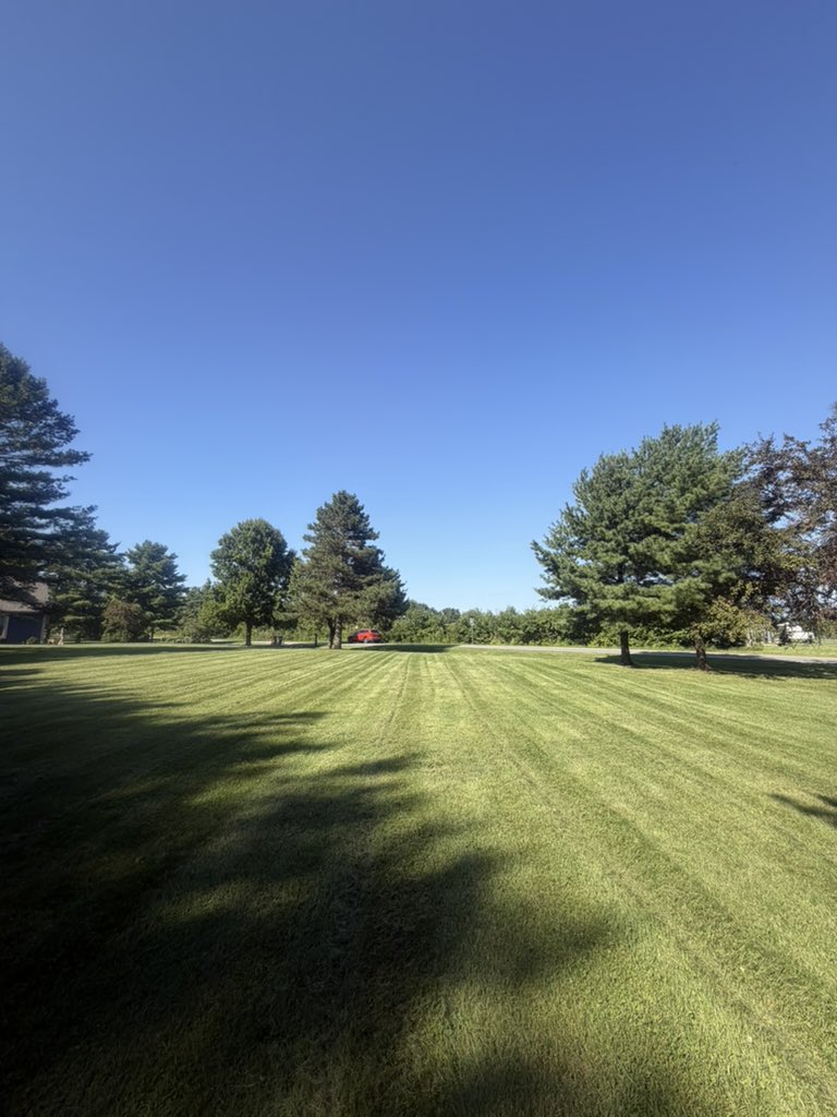 asianposh2022's tweet photo. Ran #8miles 🏃‍♀️ Mowed my 1 acre 🚜 Love days like this! 🙏☀️#godisgood ✝️ https://t.co/cwsmS9sv0f
