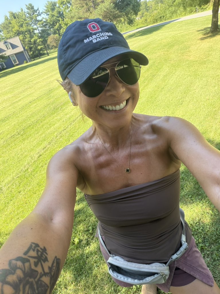 asianposh2022's tweet photo. Ran #8miles 🏃‍♀️ Mowed my 1 acre 🚜 Love days like this! 🙏☀️#godisgood ✝️ https://t.co/cwsmS9sv0f
