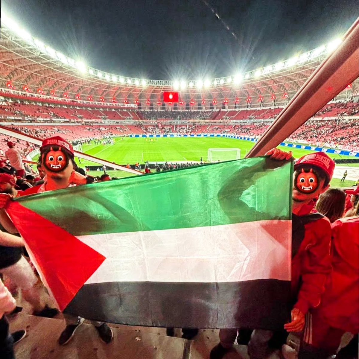 ultras_antifaa's tweet photo. #Brazil — Palestine flag in the stands of SC Internacional. https://t.co/9YVpFSDT4t