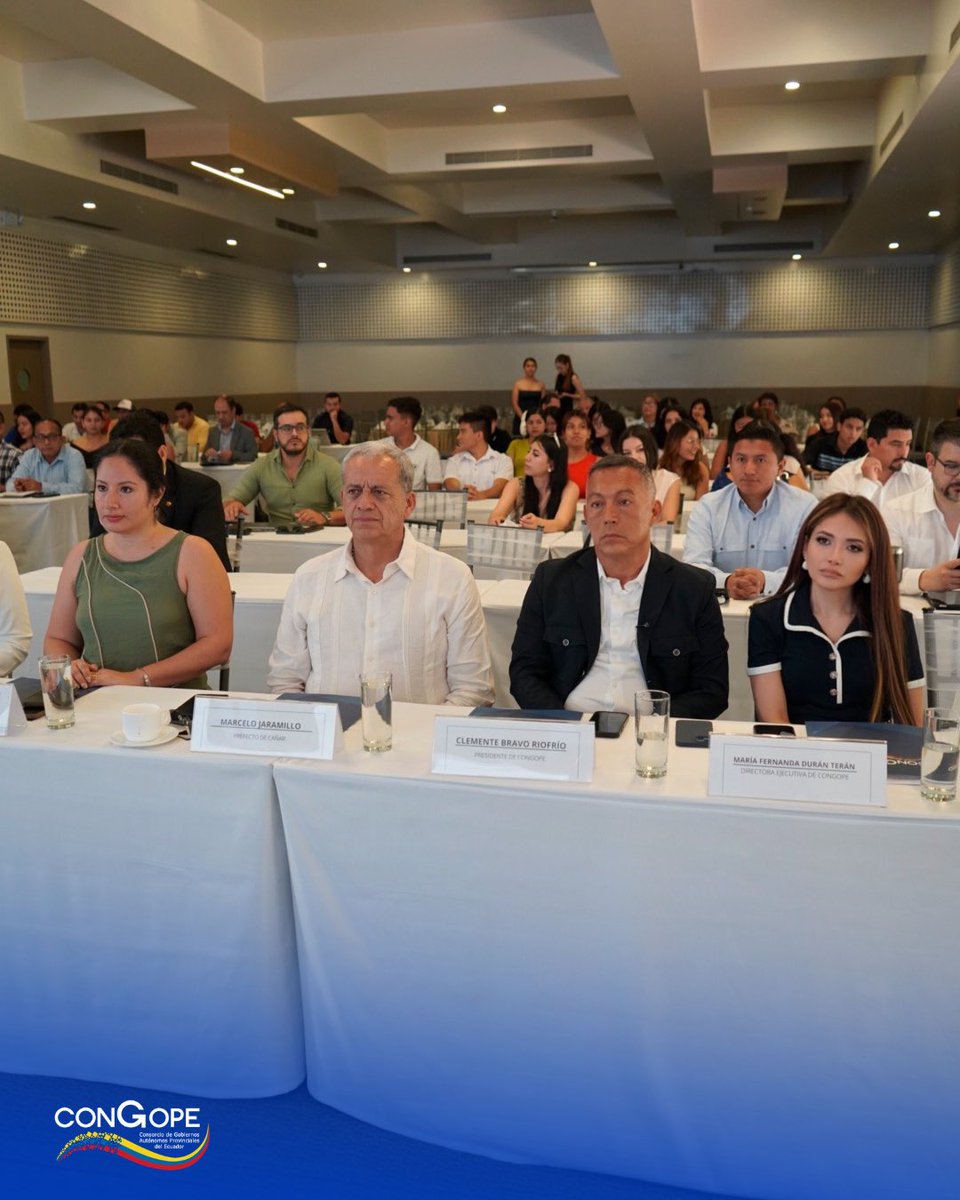 congope_ec's tweet photo. De los territorios a la acción global.🌎
En Machala conversamos sobre los desafíos actuales de la cooperación internacional y las oportunidades que tienen los gobiernos provinciales para conectar sus proyectos con aliados nacionales e internacionales. La jornada contó con la participación de nuestro presidente del CONGOPE Clemente Bravo, nuestra Directora Ejecutiva María Fernanda Durán, Iván Martínez Director de Evaluación de la Cooperación Internacional, especialistas en cooperación y la presencia del Prefecto de Cañar Marcelo Jaramillo. 
#CONGOPE #CooperaciónInternacional #Machala #ElOro #Ecuador