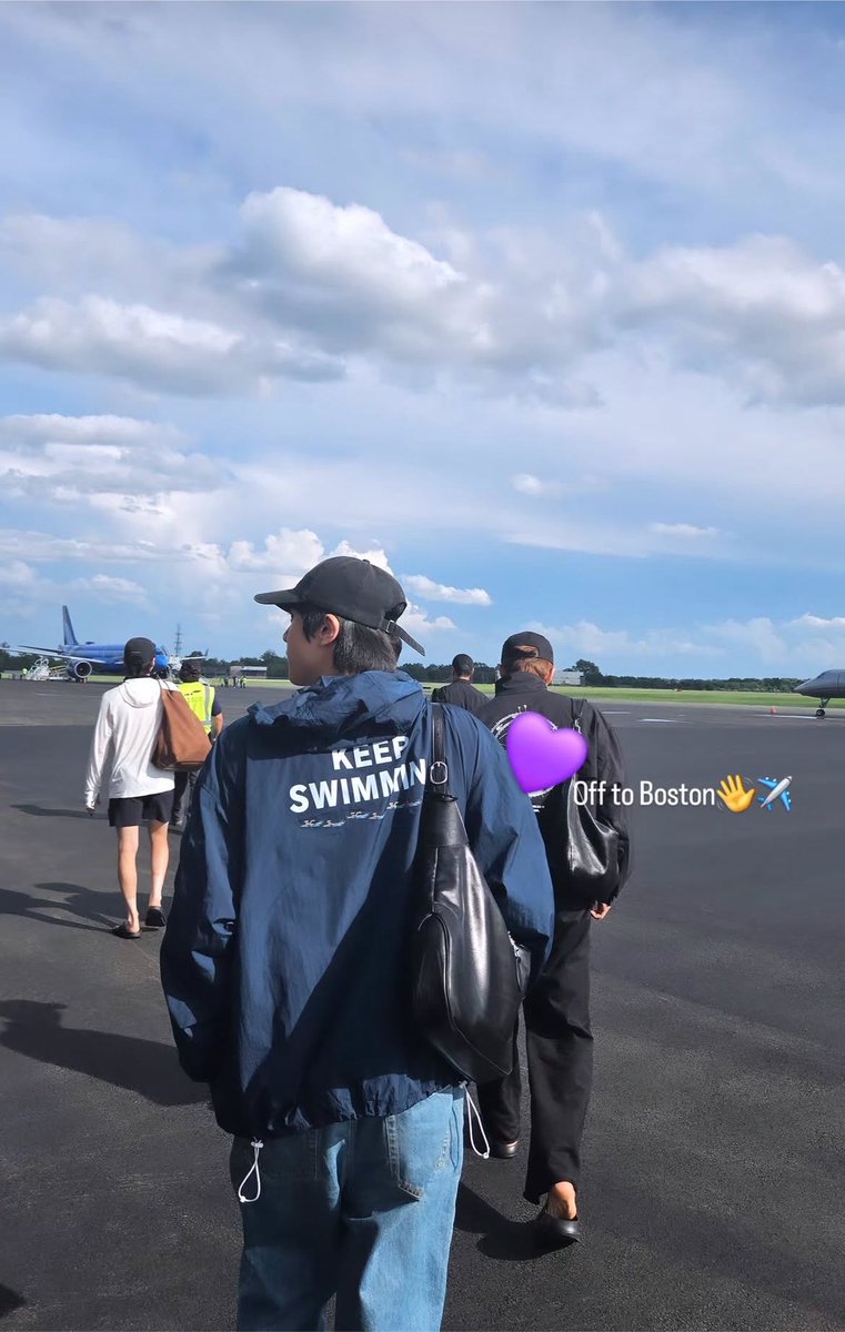 jhopewaist's tweet photo. j-hope instagram story 

“Off to Boston👋✈️” https://t.co/4UHYZJdbDH