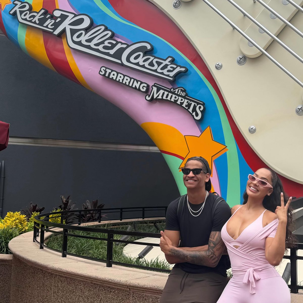 wavecheckers's tweet photo. La La &amp; Kiyan at Disney 🎡 https://t.co/h0Rasn6XHQ