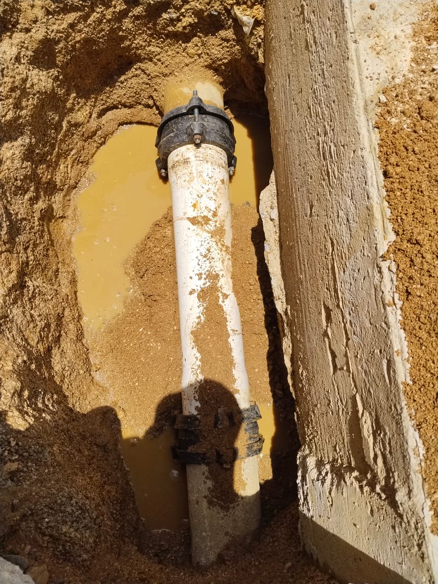 Capama_Acapulco's tweet photo. 🚧💧  Reparamos fuga de agua potable en la avenida Radio Koko de la colonia Ampliación José López Portillo.

Luego de la rehabilitación y colocación de la tubería, quedó la línea trabajando con normalidad.

🔵 CAPAMA, trabajando para ti.

#ServirConHonestidadYJusticia https://t.co/QtzxwxuHsa