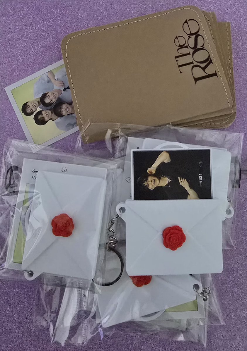 sheilacpimentel's tweet photo. My freebies for Rosetopia Manila are all ready! ✨️
I can’t wait to see The Rose again and  meet the Filipino Black Roses! 🥀🖤

📆 August 15 - 2026

#therose 
#Rosetopia 
#ROSETOPIAInManila https://t.co/IlKs0rJ78F