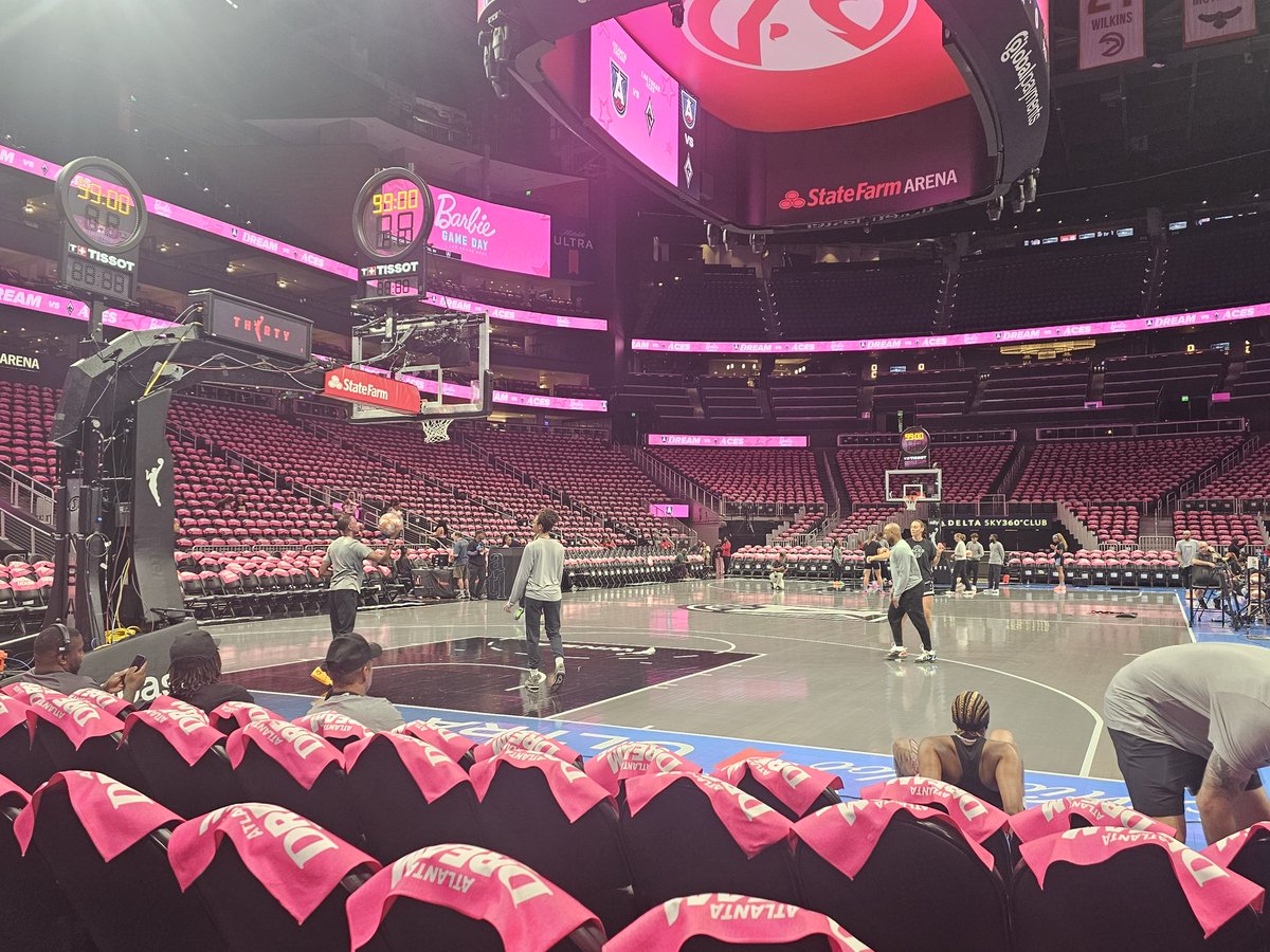 ajcRodBeard's tweet photo. #Dream have State Farm Arena decked out in pink for #BarbieNight tonight vs. #Aces https://t.co/q6zzacNoRp