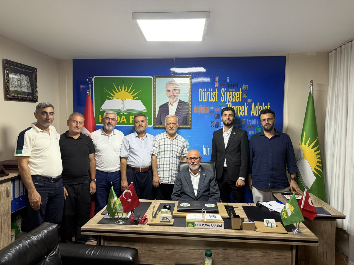 HurGencZburnu's tweet photo. Gençlik Kolları Başkanlığımızda görev değişimi !

Şimdiye kadar görevde olan Yunus Emre Tuncay başkanımıza çalışmalarından dolayı teşekkür ederiz.

Görevi devralan Hüseyin Durmaz başkanımıza çalışmalarında muvaffakiyetler dileriz. 

Hayırlı uğurlu olsun.

#HürGençlik https://t.co/OhLN5dnMFq