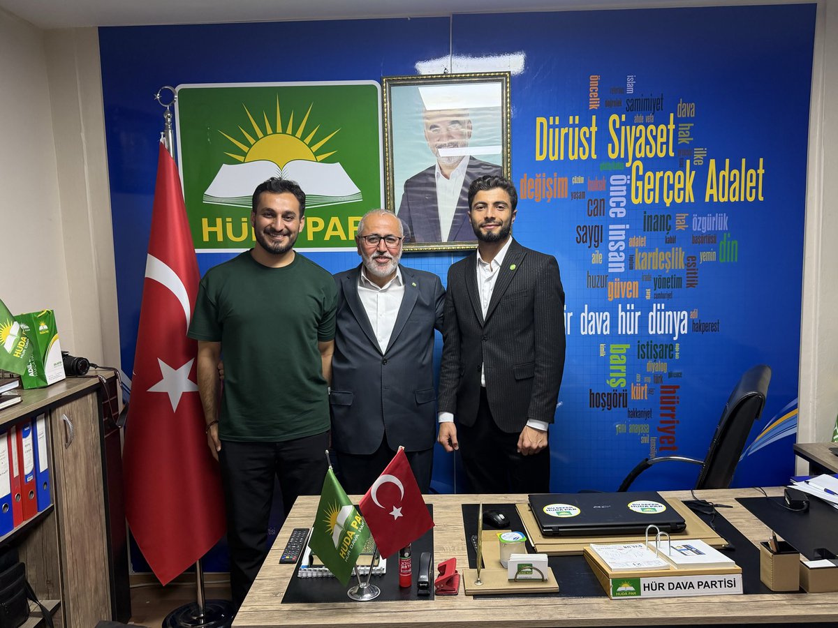 HurGencZburnu's tweet photo. Gençlik Kolları Başkanlığımızda görev değişimi !

Şimdiye kadar görevde olan Yunus Emre Tuncay başkanımıza çalışmalarından dolayı teşekkür ederiz.

Görevi devralan Hüseyin Durmaz başkanımıza çalışmalarında muvaffakiyetler dileriz. 

Hayırlı uğurlu olsun.

#HürGençlik https://t.co/OhLN5dnMFq