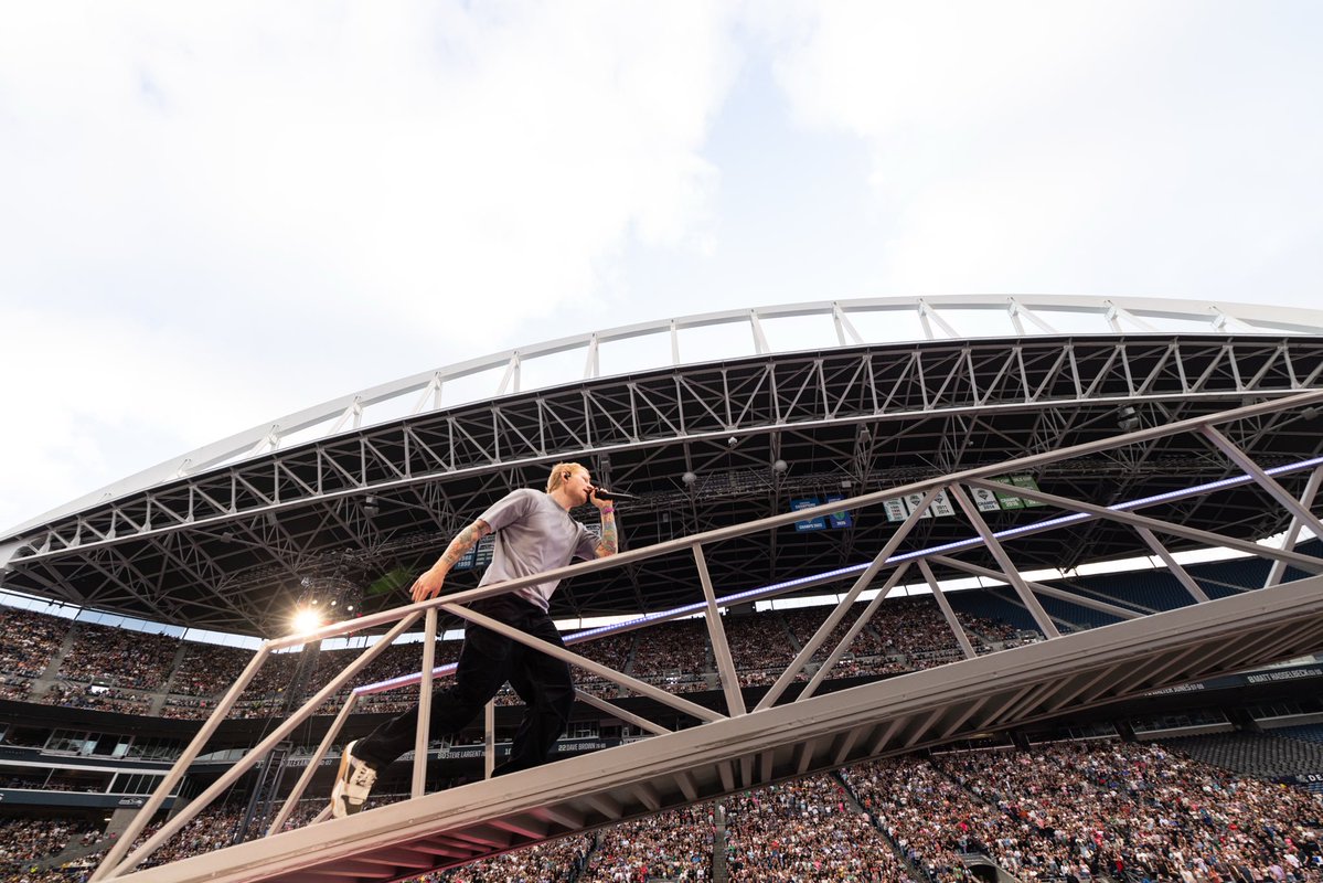 edsheeran's tweet photo. Moments from Seattle 🇺🇸 See you soon, LA!

📸 Mark Surridge https://t.co/DP0LjQb9Gv