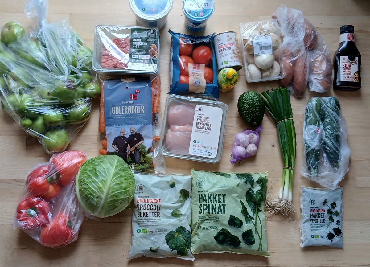 Conczlin's tweet photo. @ME0WSTIC 46 euro, apples not included!! https://t.co/jJxJZgyhHe