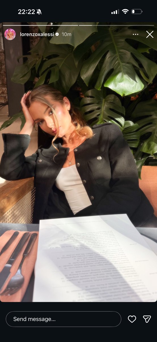 becky_ririx's tweet photo. He’s finally took her on a date.. her face says it all tho.  Lorenzo I love ya but you’re a cunt 🤣🤣

#Loveisland https://t.co/vDBE2s6GE2