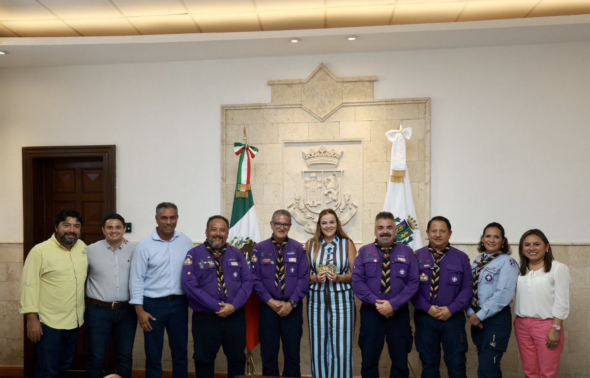 CeciliaPatronL's tweet photo. Fue un gusto recibir a Enrique Moreno Cárdenas, Presidente Nacional de la Asociación de Scouts de México A.C., y a Jorge Villamil Domínguez, Presidente de la Provincia Yucatán, para conversar sobre cómo seguir fortaleciendo una comunidad más participativa, solidaria y comprometida con el bien común. 🙌🏻✨

#MéridaContigoEsMejor