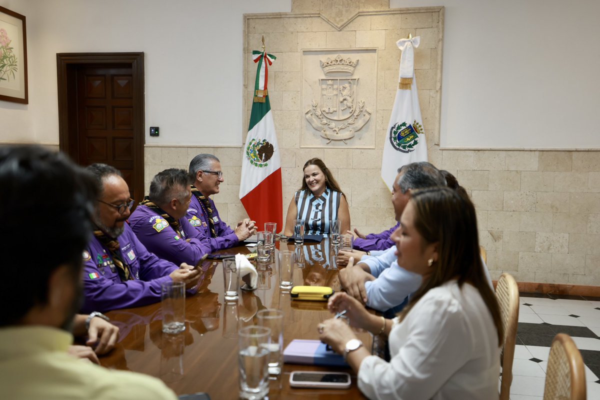 CeciliaPatronL's tweet photo. Fue un gusto recibir a Enrique Moreno Cárdenas, Presidente Nacional de la Asociación de Scouts de México A.C., y a Jorge Villamil Domínguez, Presidente de la Provincia Yucatán, para conversar sobre cómo seguir fortaleciendo una comunidad más participativa, solidaria y comprometida con el bien común. 🙌🏻✨

#MéridaContigoEsMejor