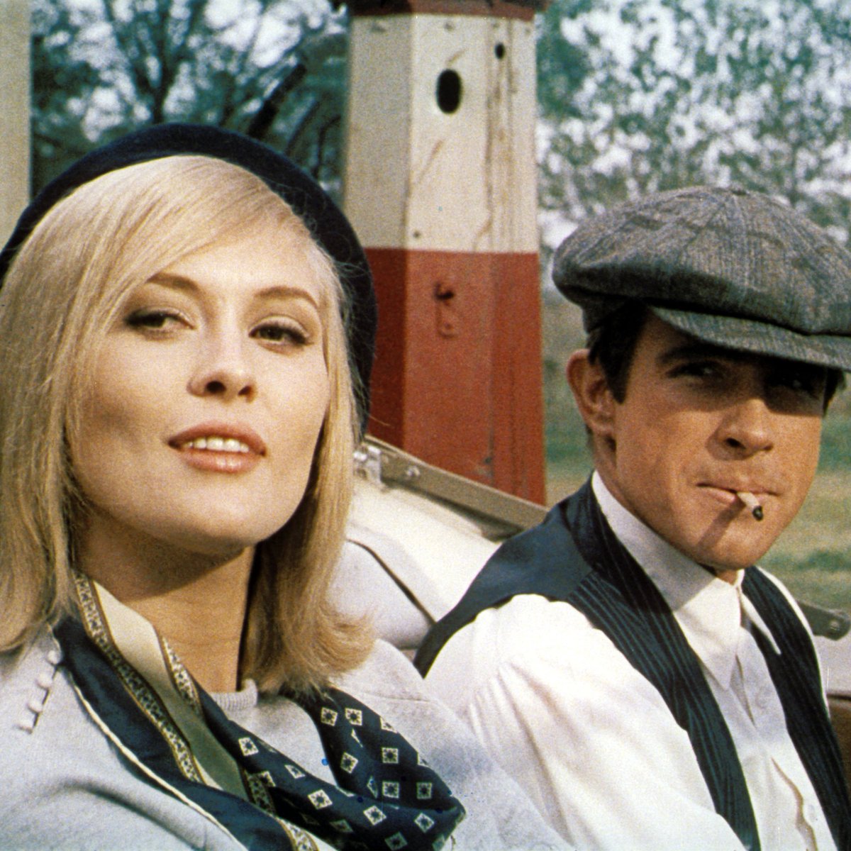 cosechadel66's tweet photo. Mejor tenerles controlados, cosa bastante complicada... Faye Dunaway y Warren Beatty en "Bonnie & Clyde", 1967 #TalDíaComoHoy #LaPareja https://t.co/eH9GQFL3OF