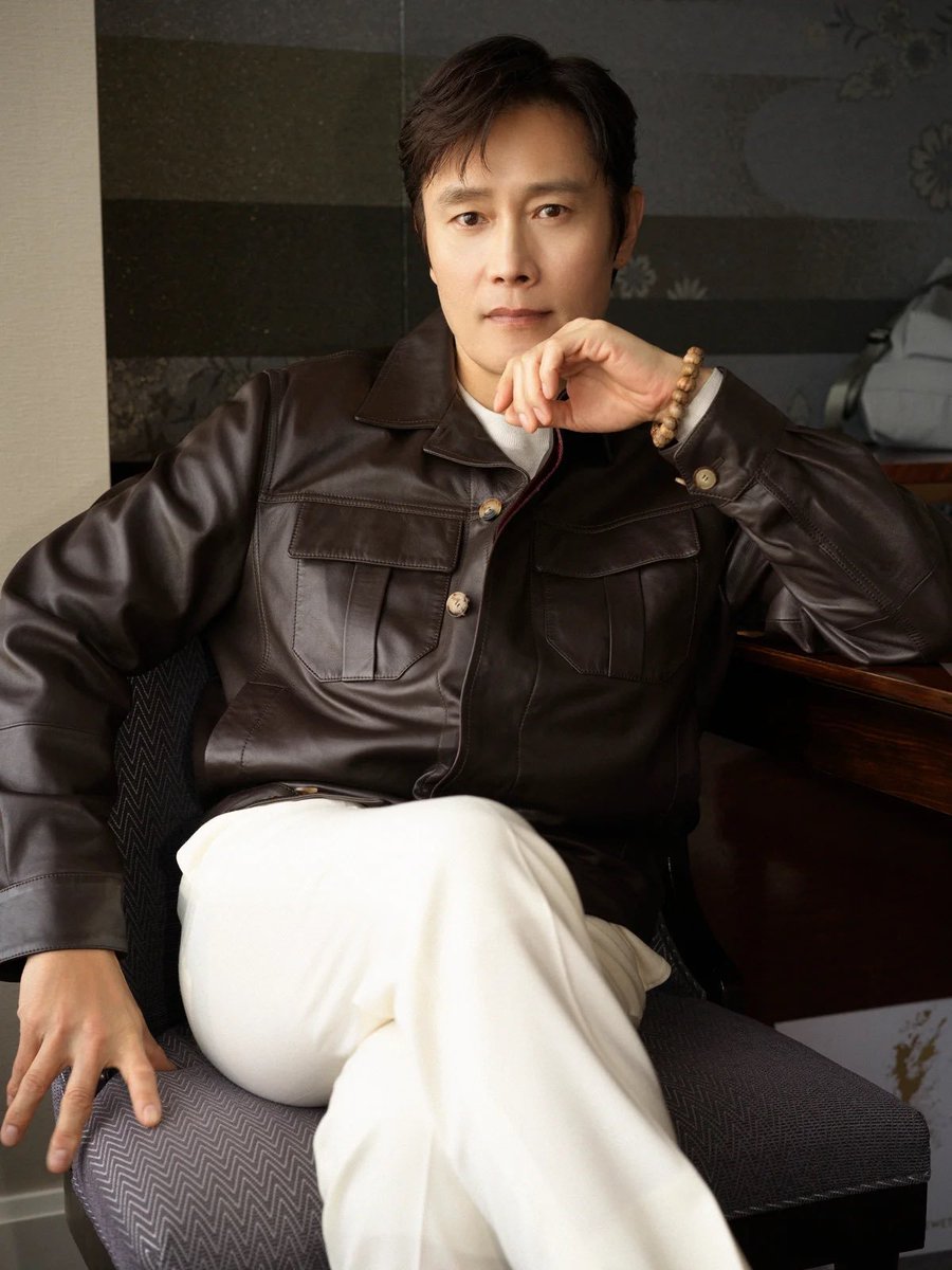 Crystal_blue_89's tweet photo. Them 🥰 #LeeJungJae #LeeByungHun #bhjj https://t.co/OpfAKzFpzT