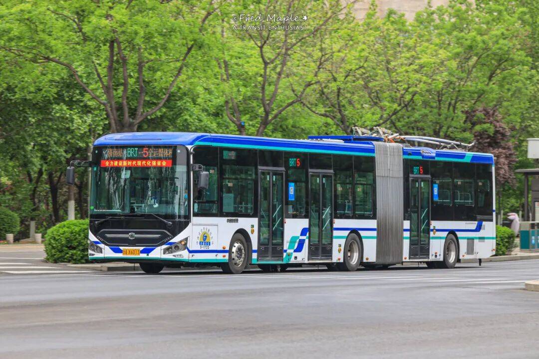 hines_kris3036's tweet photo. My morning commute to work today was so smooth—caught the express bus and arrived 10 mins early! https://t.co/WuQJxo67ty