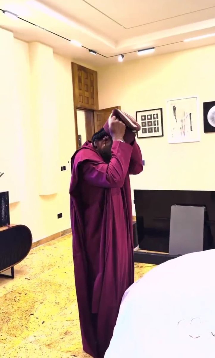 GuyMr10's tweet photo. But how Abu Abel go buy ₦1m cloth, sew am, wear am, make video and still not show up at Peller &amp; Jarvis wedding? 😂 https://t.co/OL6G6klK44