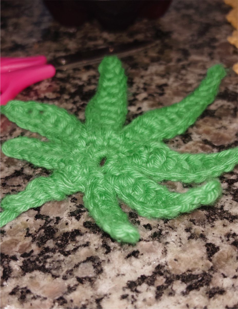 Isflowerstyles's tweet photo. fiz essa florzinha de maconha onti https://t.co/Erfm6LWgqI
