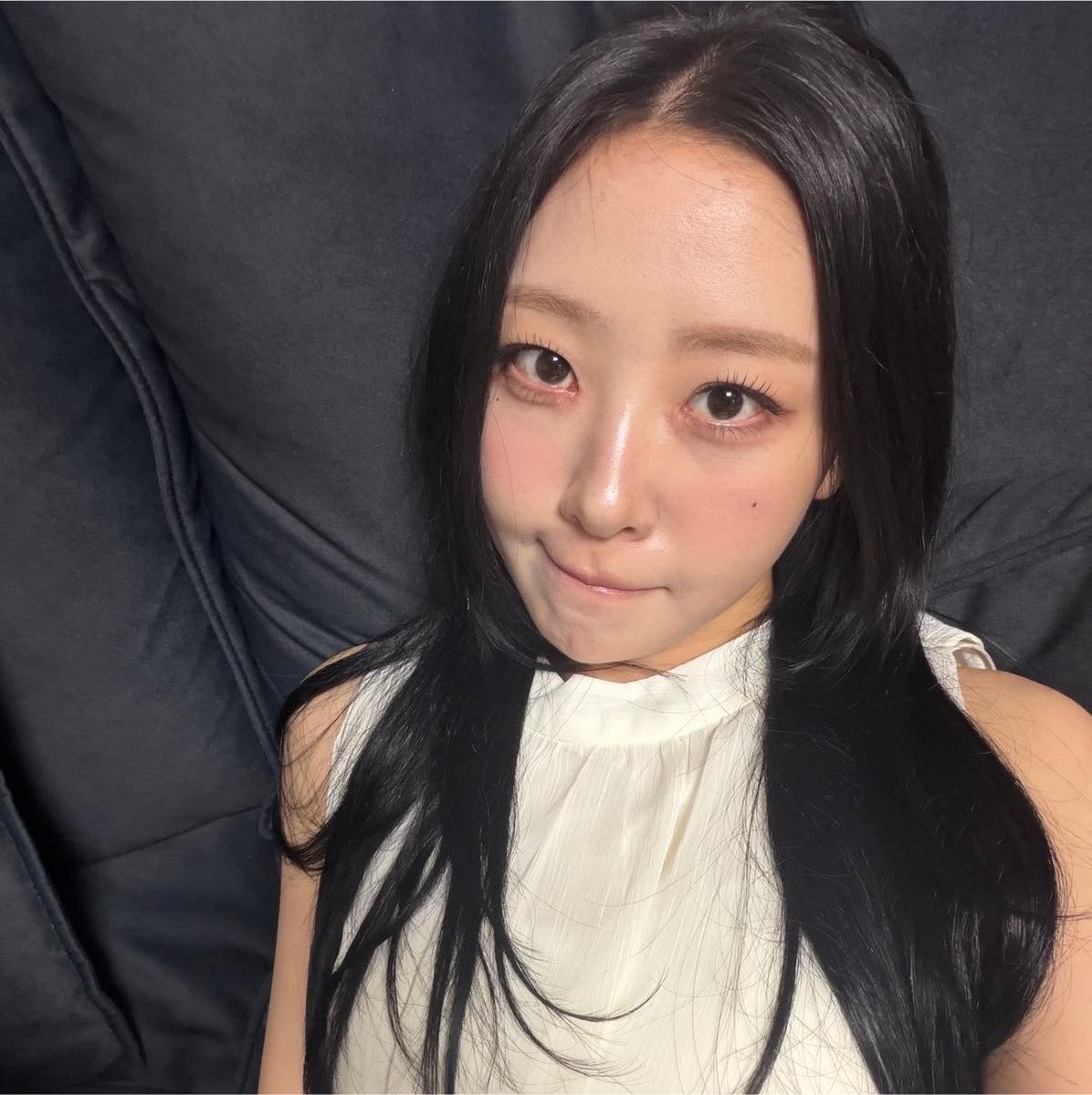 yerimhq's tweet photo. at the end of the day, were all just fans, and shes the yves https://t.co/0VqntdsWIj