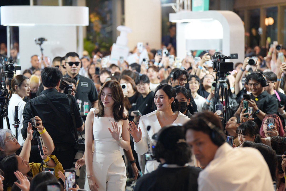 SmoothEThailand's tweet photo. จบลงไปแล้วกับงาน Smooth E Fierce Skin 💚✨

ขอขอบคุณทุกคนที่มาร่วมสร้างความทรงจำดี ๆ ไปด้วยกัน วันนี้บูธ Smooth E เต็มไปด้วยรอยยิ้มและพลังจากทุกคน

Smooth E รู้สึกยินดีเป็นอย่างยิ่งที่ได้ร่วมเป็นส่วนหนึ่งของโมเมนต์พิเศษครั้งนี้ ขอขอบคุณ หลิง-ออม ที่มาสร้างรอยยิ้มและความประทับใจให้กับแฟน ๆ รวมถึงขอบคุณแฟนคลับทุกคนที่เดินทางมาร่วมงาน ส่งกำลังใจ และร่วมสนุกกับทุกกิจกรรมที่บูธ ทำให้งานครั้งนี้เต็มไปด้วยความทรงจำดี ๆ

📍สำหรับใครที่ยังไม่ได้แวะมา วันที่ 4 สิงหาคม ยังสามารถเข้ารับบริการ ตรวจสภาพผิวฟรี พร้อมรับคำแนะนำการดูแลผิวจากผู้เชี่ยวชาญได้ที่ บูธ Smooth E ณ Central Park

และสำหรับเซอร์ไพรส์ที่แอบสปอยล์ไว้… 🏅 LingOrm Olympics กำลังจะมา! ติดตามรายละเอียดเพิ่มเติมได้เร็ว ๆ นี้

ขอบคุณทุกการสนับสนุน แล้วพบกันที่ SMOOTH E กับกิจกรรมครั้งต่อไป 💚

LINGORM PRESENTER SMOOTHE
#LingOrmxSmoothE_FIERCESKIN