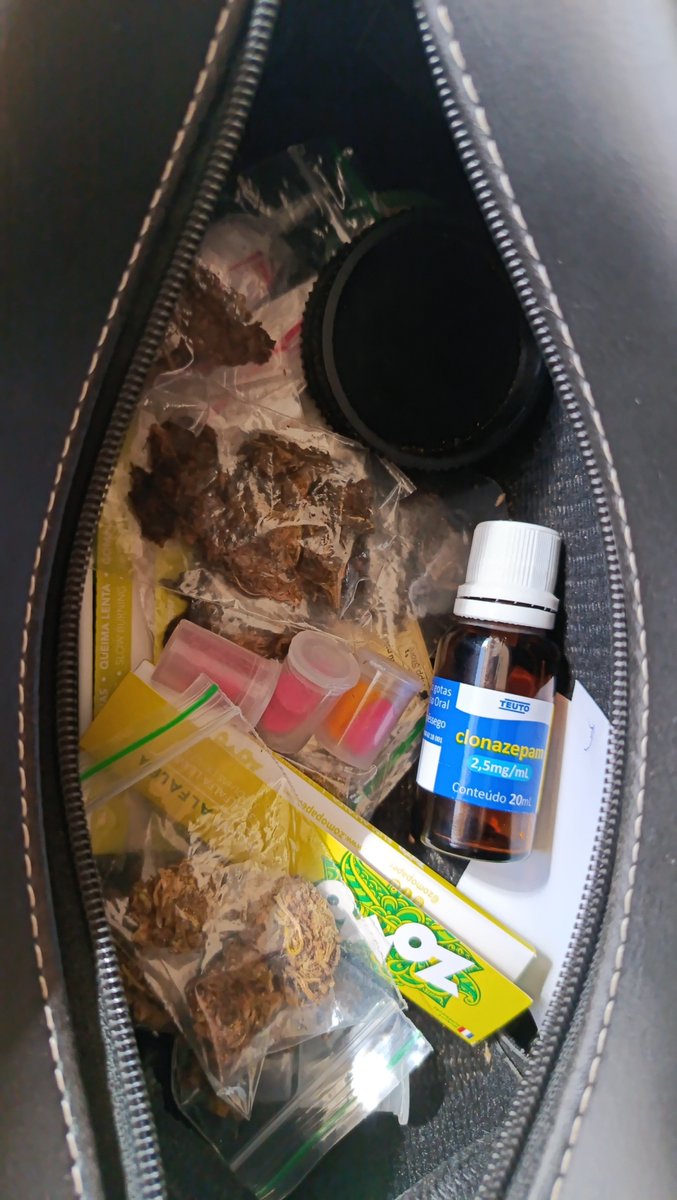 negrospaulo's tweet photo. A bolsa mais importante da viagem https://t.co/Ihc2aOV0Uo