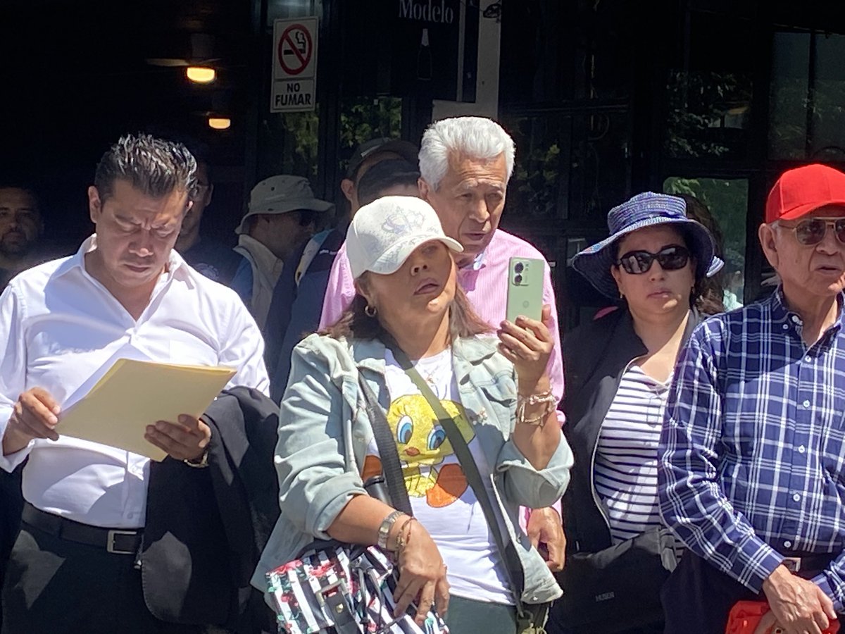 JonaPCruz's tweet photo. ¡AMENAZAN A VECINOS DE LA DEL VALLE POR DENUNCIAR DESPOJOS EN LA CDMX! 🔴

“Sí NOS AMENAZARON, no le muevan”, dice vecina víctima de despojo en la Colonia del Valle; les han tratado de CALLAR para dejar de EXIGIR que la 4T investigue a RED DE QUITA CASAS. 

El PAN ya se avanzó. https://t.co/ivhzzbzZWG
