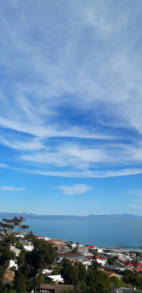 Ivor1B's tweet photo. You need to see False Bay. Cape Town. South Africa. Travel and Tourism. SA Tourism. Photography. #travel #tourist #tourism #SATourism #SouthAfrica #westerncape #CapeTown #photo #Photography #ivorb #travelmassive #lovecapetown #TravelMassiveCT #falsebay #GordonsBay #capewhalecoast https://t.co/2EliLRpcCq