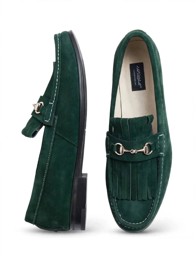 HefRWorld's tweet photo. A gentleman's wardrobe isn't complete without a pair like this. 💚👞

Would you style these with a suit or traditional attire?

👇 Let us know.

#HefRWorld #MensStyle #LuxuryShoes #SuedeLoafers #GentlemanFashion #FashionForMen #StyleInspiration https://t.co/i2zYSRU2xs