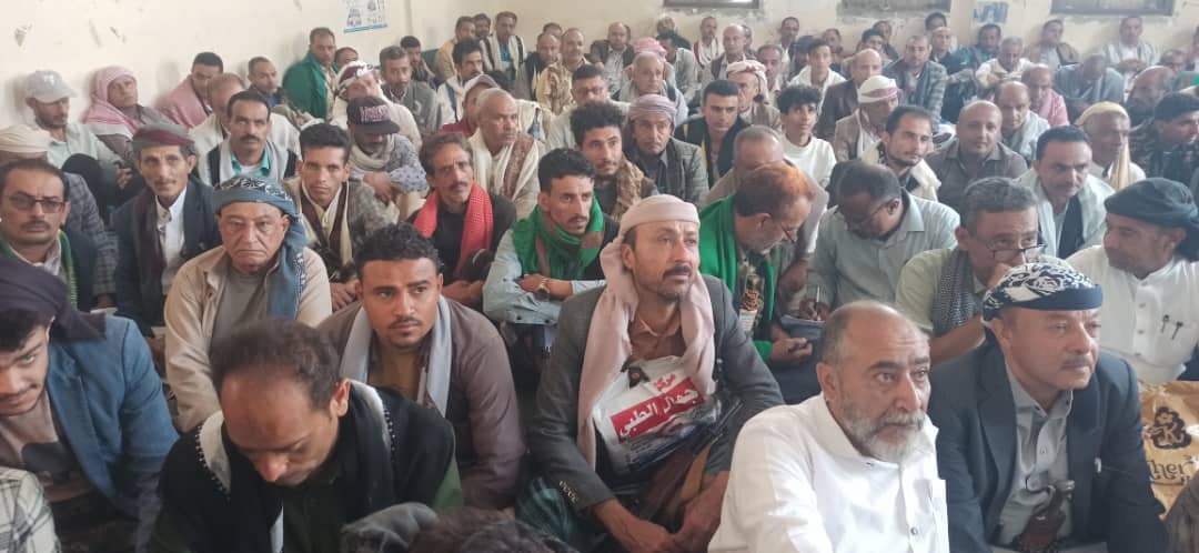 Taizgio11's tweet photo. تعز.. تدشين فعاليات المولد النبوي في مديرية شرعب الرونة 

💢 مكتـب الإعــلام م/تعـــز

الاثنين، 20 صفر 1448هـ
الموافق، 03 أغسطس 2026م

دشن المجلس المحلي بمديرية شرعب الرونة في محافظة تعز، اليوم، فعاليات إحياء ذكرى المولد النبوي الشريف - على صاحبها وآله أفضل الصلاة وأزكى التسليم. 

وفي فعالية التدشين، أكد مدير المديرية أسامة القطابري، أن الاحتفاء بهذه المناسبة الدينية الجليلة، يمثل محطة إيمانية لاستلهام المبادئ والقيم المحمدية، وتأصيل الهوية الإيمانية، وتجسيد التكافل الاجتماعي، وتعزيز التلاحم في مواجهة مختلف التحديات. 

وأوضح أن إحياء ذكرى مولد خاتم الأنبياء والمرسلين يتجاوز البعد الاحتفالي إلى كونه رسالة صمود وثبات، ومناسبة جامعة لتجديد الولاء والارتباط بالرسول الأعظم والمضي وفق سيرته العطرة التي أرست دعائم العدل والحق. 

ولفت القطابري، إلى أن هذه الفعالية تشكل تدشيناً للأنشطة واللقاءات الرسمية والمجتمعية التي ستشهدها عزال ومناطق المديرية في إطار إحياء ذكرى المولد النبوي. 

فيما جدّد المشاركون في الفعالية التأكيد على التفاعل الواسع مع كافة أنشطة وفعاليات المناسبة.. لافتين إلى أن إحياء هذه الذكرى يعكس التعظيم والتقدير لرسول الإنسانية، ويجسد الاصطفاف في سبيل النهوض بالمسؤوليات الوطنية والدينية. 

حضر التدشين أمين محلي المديرية عبدالله علي ردمان، ومستشار المحافظة طلال عبدالجليل الفهيدي، وعدد من مدراء فروع المكاتب التنفيذية، ومسؤولي التعبئة، والشخصيات الاجتماعية بالمديرية.

🔵 تويتر :

https://t.co/41YIE4P2nh

🟦 تليجرام :

https://t.co/B7v4P94m5O

https://t.co/Fw7pJTAV7D