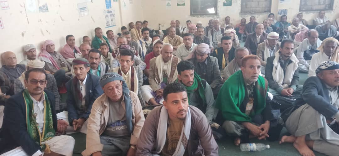 Taizgio11's tweet photo. تعز.. تدشين فعاليات المولد النبوي في مديرية شرعب الرونة 

💢 مكتـب الإعــلام م/تعـــز

الاثنين، 20 صفر 1448هـ
الموافق، 03 أغسطس 2026م

دشن المجلس المحلي بمديرية شرعب الرونة في محافظة تعز، اليوم، فعاليات إحياء ذكرى المولد النبوي الشريف - على صاحبها وآله أفضل الصلاة وأزكى التسليم. 

وفي فعالية التدشين، أكد مدير المديرية أسامة القطابري، أن الاحتفاء بهذه المناسبة الدينية الجليلة، يمثل محطة إيمانية لاستلهام المبادئ والقيم المحمدية، وتأصيل الهوية الإيمانية، وتجسيد التكافل الاجتماعي، وتعزيز التلاحم في مواجهة مختلف التحديات. 

وأوضح أن إحياء ذكرى مولد خاتم الأنبياء والمرسلين يتجاوز البعد الاحتفالي إلى كونه رسالة صمود وثبات، ومناسبة جامعة لتجديد الولاء والارتباط بالرسول الأعظم والمضي وفق سيرته العطرة التي أرست دعائم العدل والحق. 

ولفت القطابري، إلى أن هذه الفعالية تشكل تدشيناً للأنشطة واللقاءات الرسمية والمجتمعية التي ستشهدها عزال ومناطق المديرية في إطار إحياء ذكرى المولد النبوي. 

فيما جدّد المشاركون في الفعالية التأكيد على التفاعل الواسع مع كافة أنشطة وفعاليات المناسبة.. لافتين إلى أن إحياء هذه الذكرى يعكس التعظيم والتقدير لرسول الإنسانية، ويجسد الاصطفاف في سبيل النهوض بالمسؤوليات الوطنية والدينية. 

حضر التدشين أمين محلي المديرية عبدالله علي ردمان، ومستشار المحافظة طلال عبدالجليل الفهيدي، وعدد من مدراء فروع المكاتب التنفيذية، ومسؤولي التعبئة، والشخصيات الاجتماعية بالمديرية.

🔵 تويتر :

https://t.co/41YIE4P2nh

🟦 تليجرام :

https://t.co/B7v4P94m5O

https://t.co/Fw7pJTAV7D