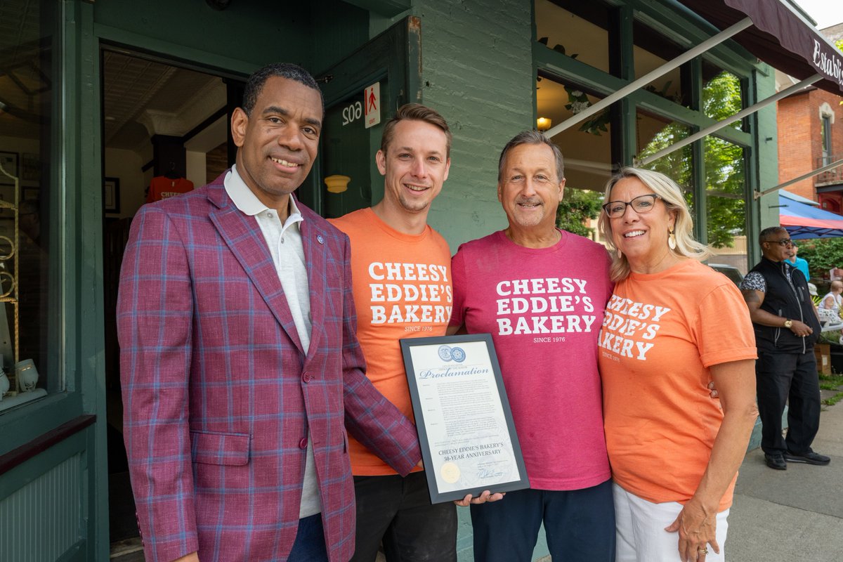 CityRochesterNY's tweet photo. Half a century of sweetness!

Mayor Evans joined Cheesy Eddie’s Bakery on Saturday to celebrate its 50th anniversary and present a City proclamation. 

Congratulations to the Baker family and the entire Cheesy Eddie’s team on five decades of serving Rochester! https://t.co/mYkMnHfGMY
