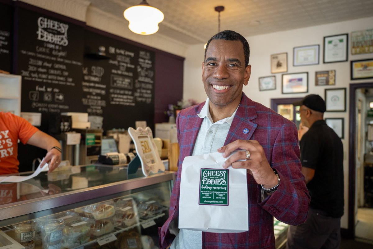 CityRochesterNY's tweet photo. Half a century of sweetness!

Mayor Evans joined Cheesy Eddie’s Bakery on Saturday to celebrate its 50th anniversary and present a City proclamation. 

Congratulations to the Baker family and the entire Cheesy Eddie’s team on five decades of serving Rochester! https://t.co/mYkMnHfGMY