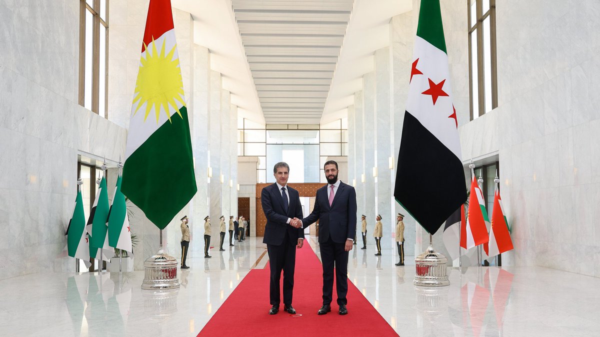 Kuwaity__7r's tweet photo. ذيول إيران في العراق صارلهم 7 أشهر يصفقون لقصف كردستان ويرقصون على ضحاياهم واليوم زعلانين لان احمد #الشرع إستقبل رئيس إقليم #كردستان ويقولون ليش مايرفع العلم العراقي!! ، الان اعترفتوا انهم عراقيين وبالامس واقفين مع الايرانيين ضدهم!! ، لعنـ ـة الله على شواربكم منافقين https://t.co/Fu5juGreWE