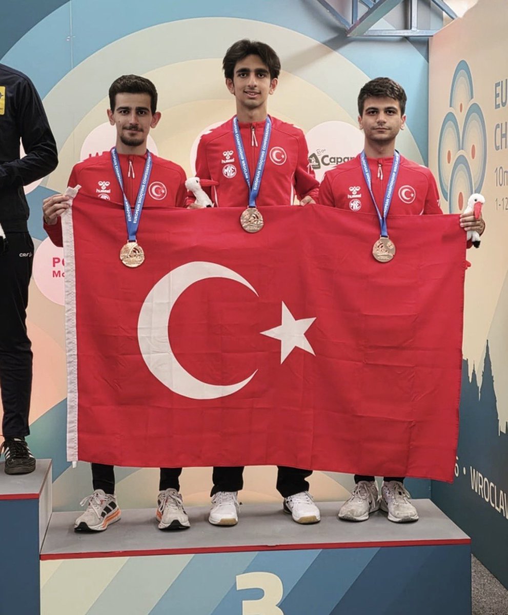 hamzayerlikaya's tweet photo. Polonya’da düzenlenen Atıcılık Tüm Dallar U23 Avrupa Şampiyonası’nda, 10 m Havalı Tüfek Takım kategorisinde hem erkeklerde hem de kadınlarda bronz madalya kazanan millî sporcularımızı kutluyorum.🇹🇷👏🏻

🥉Galip Berat Afal
🥉Yusuf Efe Kaplan 
🥉Abdullah Eren Yıldız

🥉Hatice Yel
🥉Elif Berfin Altun 
🥉Elife Eda Çınar