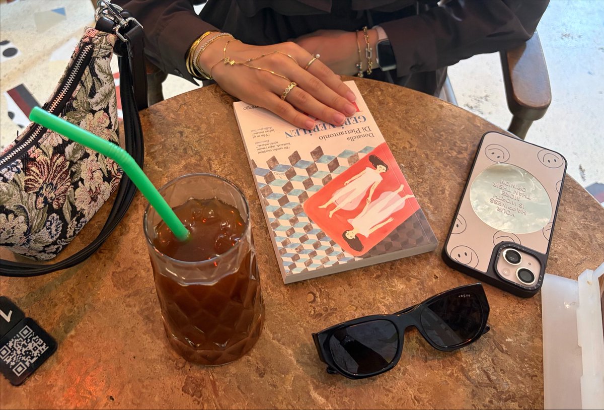 beyzakbey's tweet photo. ☕️📖💌🪭 https://t.co/Nlfa2bQR9C