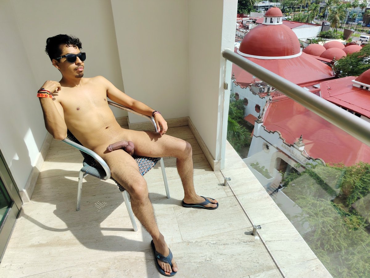 Billenjeru2001's tweet photo. Que rico estar así al aire libre 😎 https://t.co/BfKWX13XWo