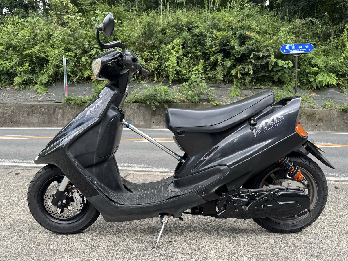 Btas_'s tweet photo. アクシス90リノベーション完了
シグナス用センターバー加工取付
trionesのレバー、ディスク、キャリサポ使ってanchorの小型4ポットをインストール。
カウルカットしない限界ネックチョップ。

やっぱりいつの時代もカッコいいな😎
#アクシス90
#ビータス
#スクーターカスタム https://t.co/Q4WdkKxRBb