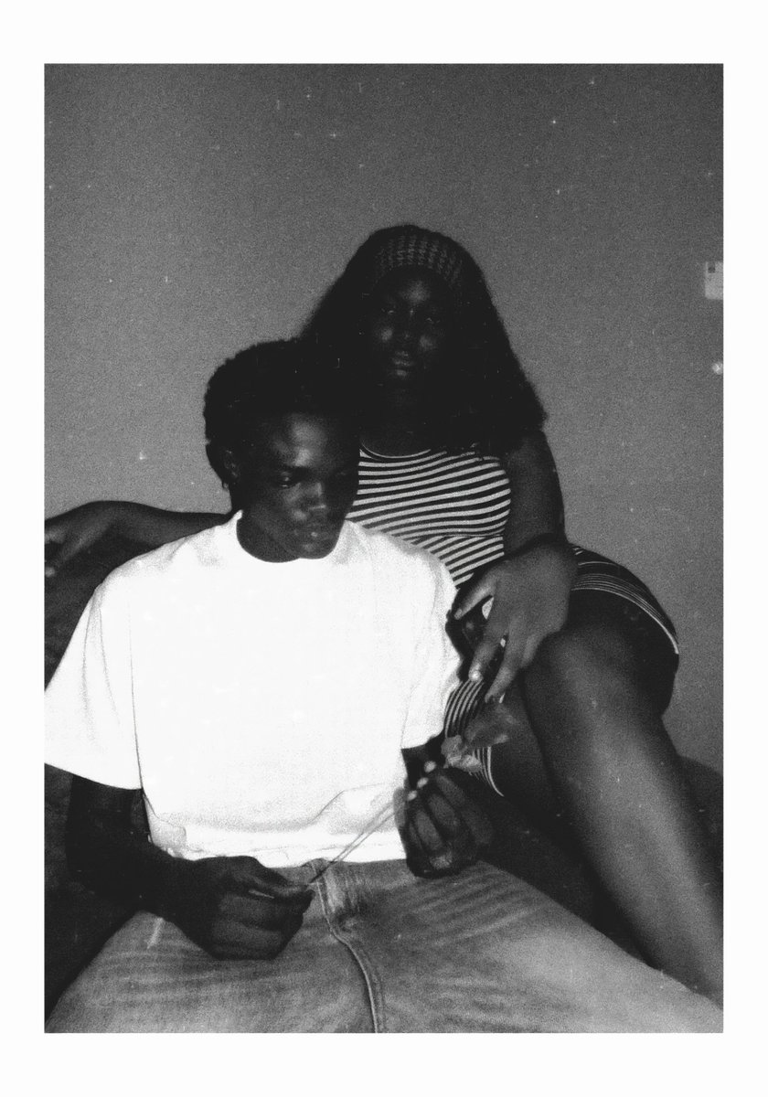 mid3hpixel_'s tweet photo. burti vibes💐 https://t.co/7Xp9fDxzYK