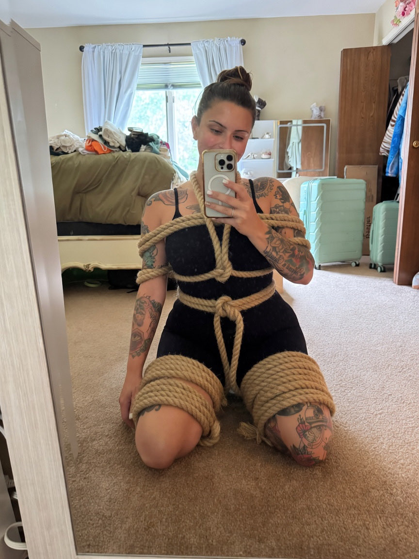 SavannahKaeee's tweet photo. Practicing something new. What should I try next? #bondage #rope #ropeplay #tiemeup #onlyfans #savannahkae https://t.co/GaXMIhYKyI