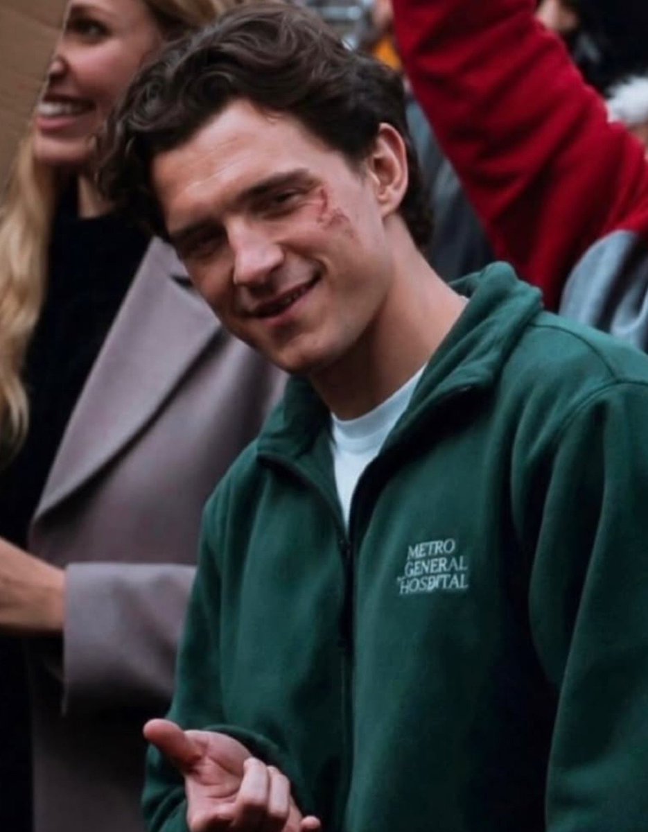 DefendersUpdate's tweet photo. Claire Temple's cut scene from ‘SPIDER-MAN: BRAND NEW DAY’ would have reportedly featured Peter Parker waking up at Metro General Hospital with his mask on, he then bumps into Claire Temple and have a brief “cute” interaction.

(Via: @JuanEditzs) https://t.co/OwRBnB4YVp