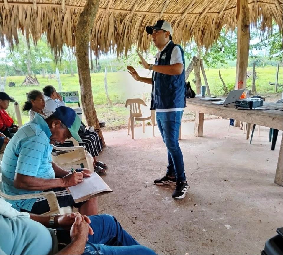 DefensoriaCol's tweet photo. Brindamos 53 asesorías especializadas y desarrollamos tres talleres de formación para fortalecer la garantía de los derechos de las comunidades étnicas en San Antero y Valencia, Córdoba. Estas jornadas permitieron acercar la oferta institucional y promover la protección de los derechos de los consejos comunitarios, el resguardo Zenú El Porvenir y la comunidad Embera Katío.

En San Antero realizamos 31 asesorías especializadas y dos talleres, con la participación de 30 integrantes de los consejos comunitarios y del resguardo Zenú El Porvenir. En Valencia brindamos 22 asesorías especializadas a la comunidad Embera Katío y desarrollamos un taller dirigido a funcionarias, funcionarios, la Alcaldía y la Personería Municipal, con el propósito de fortalecer sus capacidades para la protección y garantía de los derechos de los pueblos étnicos.