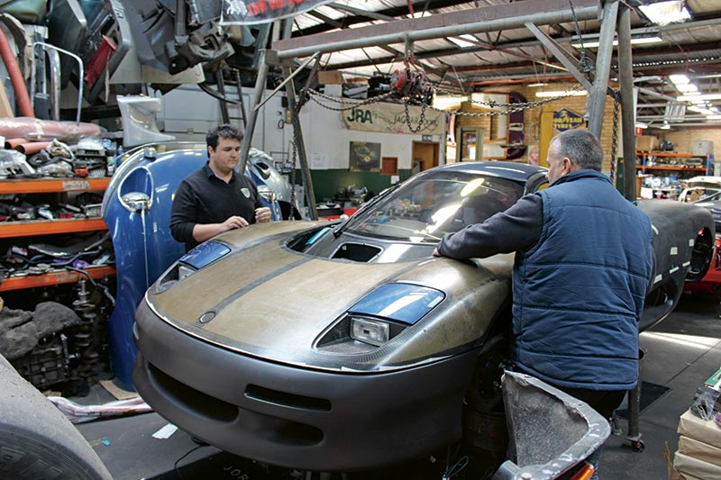 samplegorilla's tweet photo. 2005年東海大学ル・マンプロジェクトの先行開発実験車両としてジャガーXJR-15ベースで制作したStudy Car。プロジェクト終了後に山形で保管していた車両をオーストラリア人のJordan Roddy氏が購入してXJR-15へとレストアを行った。 https://t.co/MTEfMYeNVz https://t.co/2SOJhHCyMK