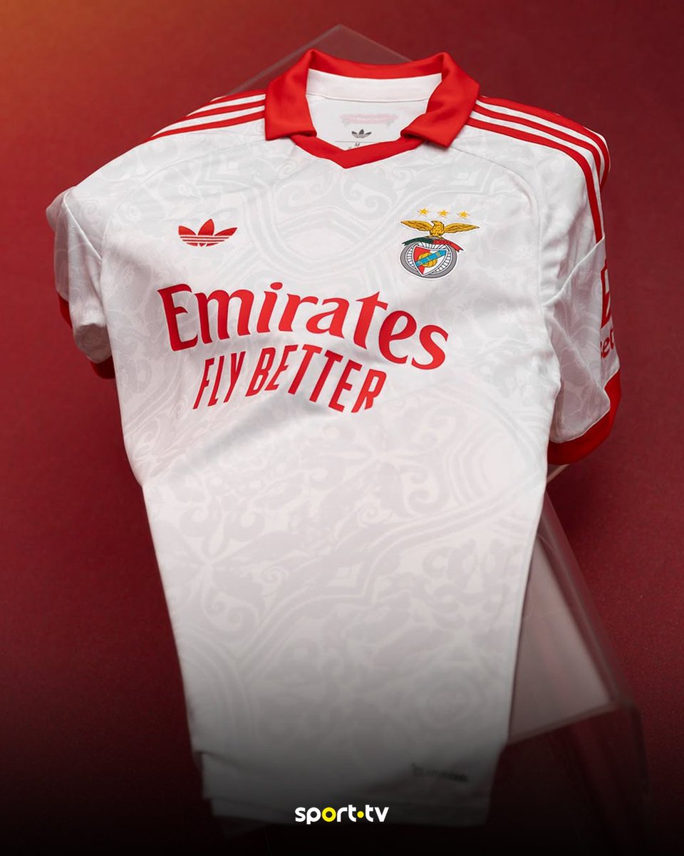 sporttvportugal's tweet photo. Os 3 equipamentos do SL Benfica para a época 2026/2027 🦅

Como avalias os novos mantos das águias?

#sporttvportugal #SLBenfica https://t.co/ygxkrRZTjr