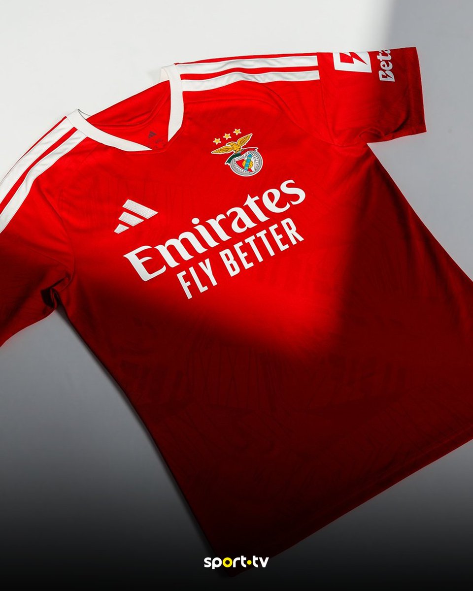 sporttvportugal's tweet photo. Os 3 equipamentos do SL Benfica para a época 2026/2027 🦅

Como avalias os novos mantos das águias?

#sporttvportugal #SLBenfica https://t.co/ygxkrRZTjr