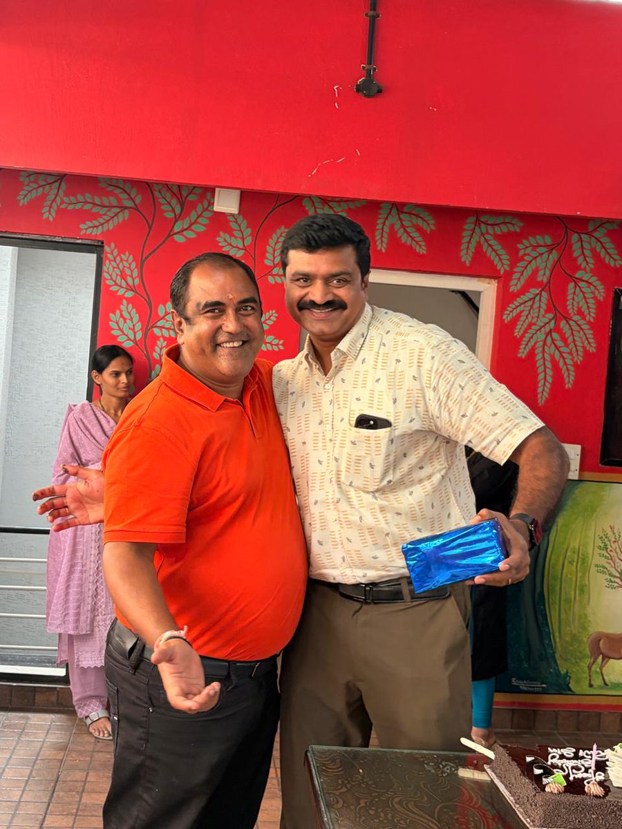 dcnetindia's tweet photo. π Cheers to another year of success, smiles, and new milestones! Happy Birthday, Mr. Ravi! πβ¨ Wishing you happiness, good health, and continued success.
π₯³#HappyBirthdayRaviSir #BirthdayCelebration #TeamDCNET #DCNETIndia #OfficeCelebration π https://t.co/qHgsVQli4w